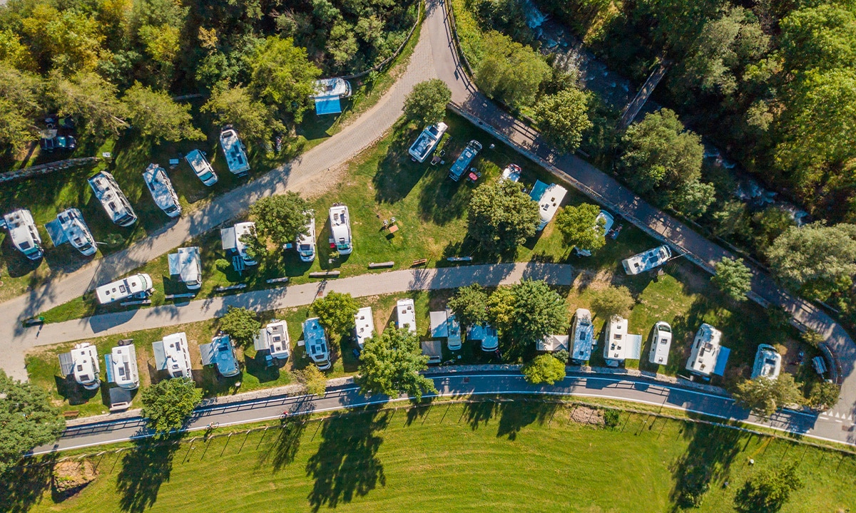 Cómo elegir entre camper, autocaravana y caravana según tu estilo de viaje
