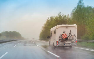 Guía de supervivencia para viajar en autocaravana y camper con mal tiempo