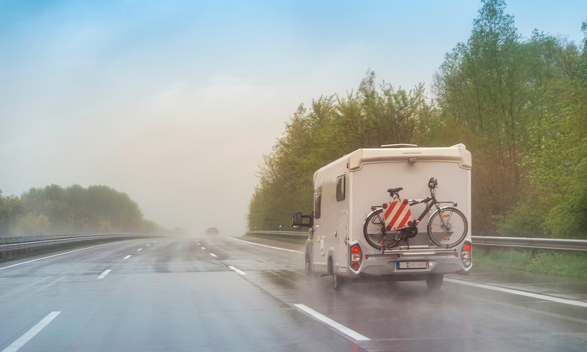 Guía de supervivencia para viajar en autocaravana y camper con mal tiempo
