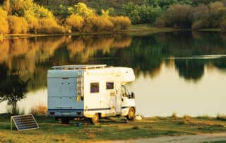 Baterías en caravaning: AGM vs litio (LiFePO4), vida útil, seguridad y cuándo compensa